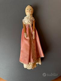 Bambola antica val gardena