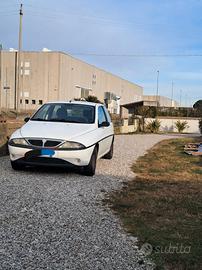 lancia y