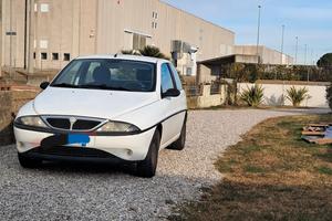 lancia y