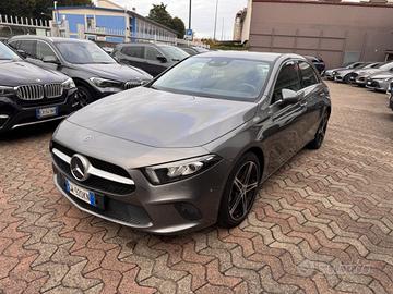 MERCEDES-BENZ A 200 Premium
