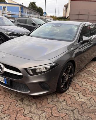 MERCEDES-BENZ A 200 Premium