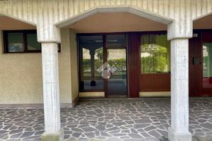 NEGOZIO A ANGOLO TERME
