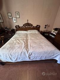 Letto matrimoniale King size con comodini