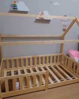Letto montessoriano a capanna