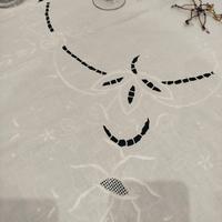 Tovaglia rotonda ricamata vintage