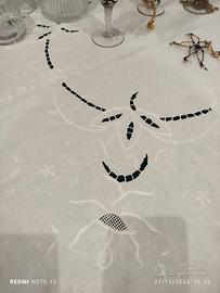 Tovaglia rotonda ricamata vintage