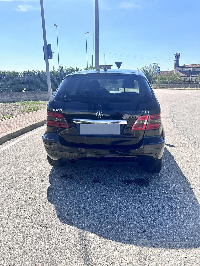 Mercedes-Benz B180 2011 photo 2