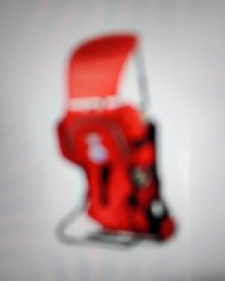 Zaino fatto a mo di marsupio per portare un bambin