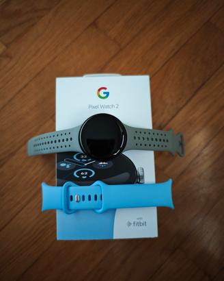 Google Pixel Watch 2 con due cinturini originali