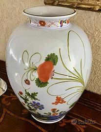 Elegante vaso in ceramica di Faenza