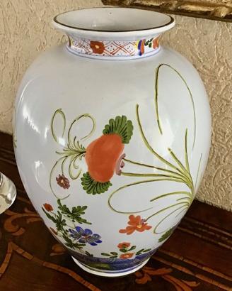 Elegante vaso in ceramica di Faenza