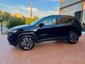 Jeep Compass TOTAL BLACK 4xe Business Plus da 190 