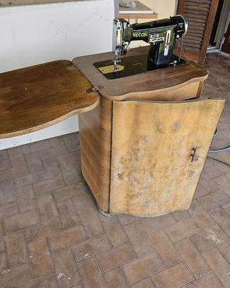 acchina da cucire vintage NECCHI con mobile in leg