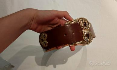Cintura marrone con cuore