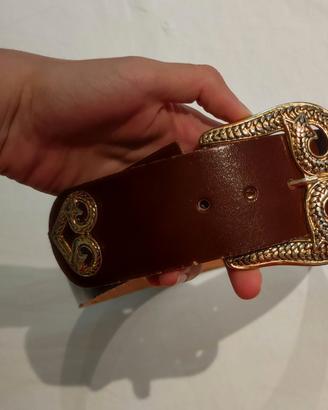 Cintura marrone con cuore