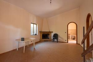 Villetta immersa nel verde V/348