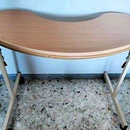 Tavolo curvo per poltrona su ruote trolley