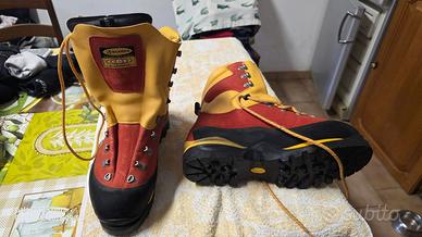 Scarpe da alpinismo"Scarpa"