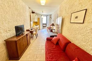 MONOLOCALE A SPOLETO
