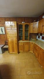 Cucina completa solida e in buono stato