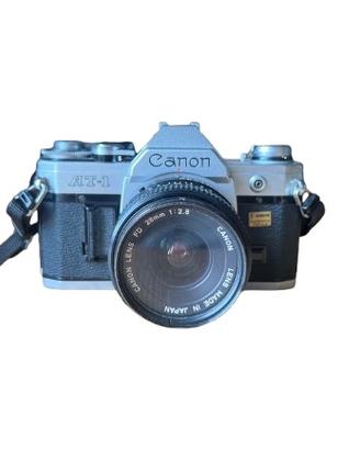 Canon AT-1 + 3 obiettivi (28 mm, 50 mm, 135 mm)