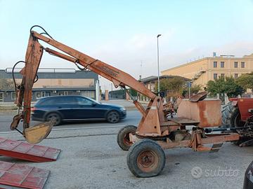 caricaletame trainato con staffe idrauliche