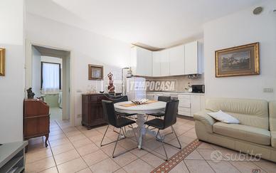 BILOCALE CON AMPIO GIARDINO, GARAGE E CANTINA