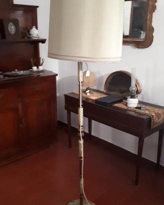 Lampada antica da terra con paralume