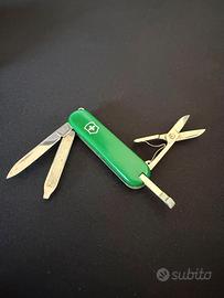 Victorinox Classic SD verde coltellino svizzero