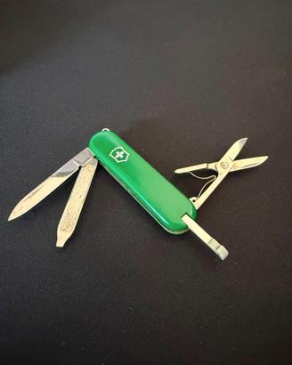 Victorinox Classic SD verde coltellino svizzero