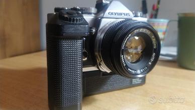 Olympus OM-1n con accessori