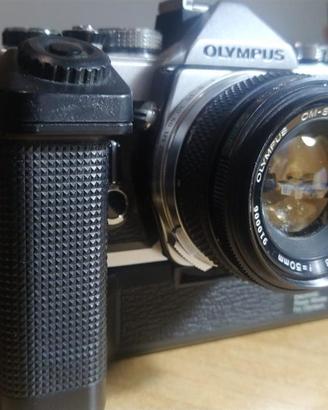 Olympus OM-1n con accessori