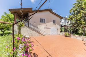 VILLA SINGOLA A CERVETERI