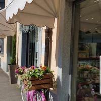 Negozio vic.ze centro cmm.le Il Borgo