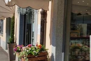 Negozio vic.ze centro cmm.le Il Borgo