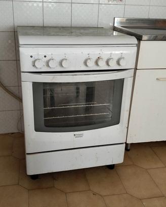 cucina a gas 4 fuochi, forno incluso 
