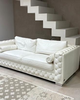 Divano e pouf in pelle bianco