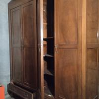 Armadio in legno a 4 ante