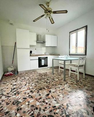 2 LOCALI A CASTELFRANCO PIANDISCÒ