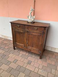 Credenza sarda fatta artigianalmente