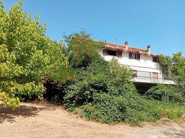 Casa indipendente e locale commerciale