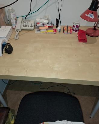 Scrivania Ikea in rovere chiaro