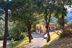 Casale in campagna nel Montefeltro Valmarecchia