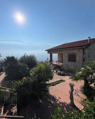 Villa di 650 m² con più di 5 locali a Castelvenere
