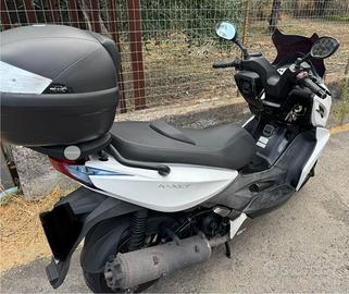Scoouter Kymco 300