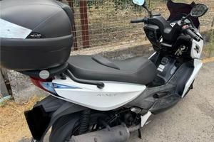 Scoouter Kymco 300