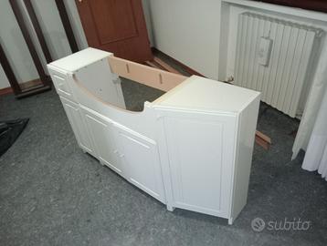 Mobile bagno con specchio e lavabo