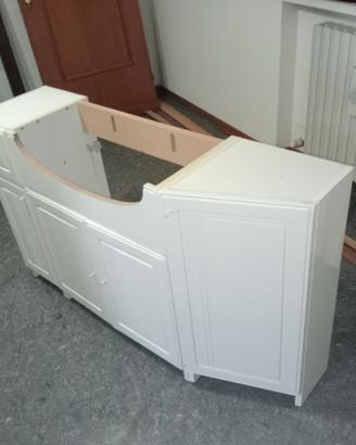Mobile bagno con specchio e lavabo