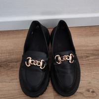 Mocassini con zeppe e catena 38