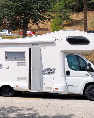 Camper Mansardato 6 Posti in viaggio